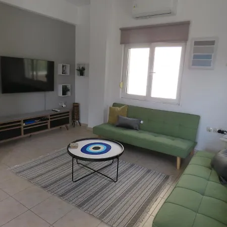 Olive By The Sea-walk Distance Beach & Pools Holiday home *